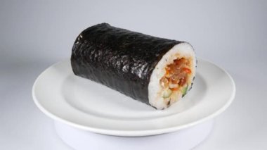 Japon biftekli suşi, video klibini kapat.