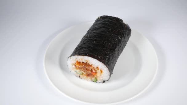 Japonés Beef Roll Sushi Primer Plano Video Clip — Vídeos de Stock