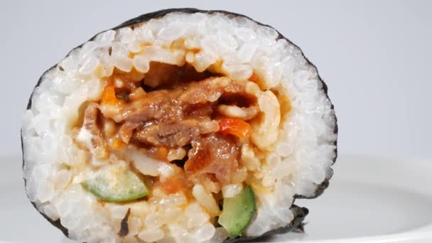 Japonês Sushi Rolo Carne Close Vídeo Clip — Vídeo de Stock