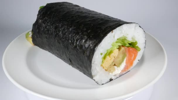 Rolos Sushi Abacate Salmão — Vídeo de Stock