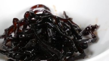 Yosun Tsukudani, video klibi.