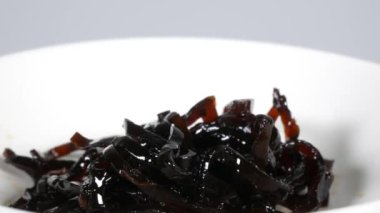 Yosun Tsukudani, video klibi.