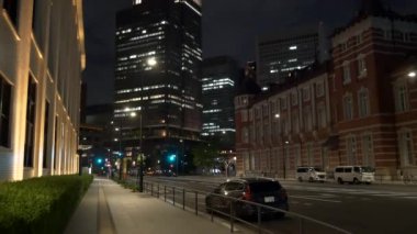 Japonya 'da Otemachi, Tokyo, gece manzaralı. 