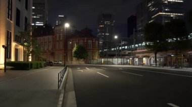 Japonya 'da Otemachi, Tokyo, gece manzaralı. 