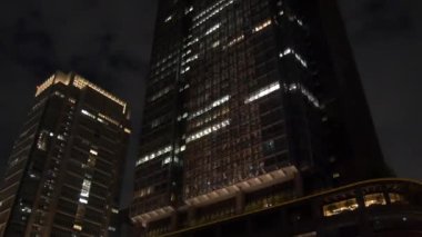 Japonya 'da Otemachi, Tokyo, gece manzaralı. 