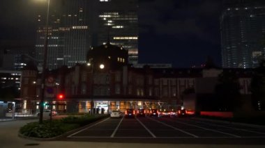 Japonya 'da Otemachi, Tokyo, gece manzaralı. 