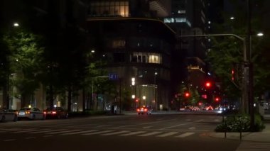 Japonya 'da Otemachi, Tokyo, gece manzaralı. 