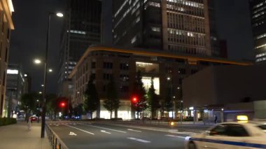 Japonya 'da Otemachi, Tokyo, gece manzaralı. 