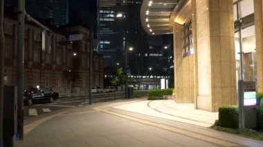 Japonya 'da Otemachi, Tokyo, gece manzaralı. 