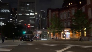 Japonya 'da Otemachi, Tokyo, gece manzaralı. 