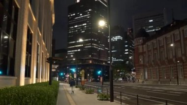 Japonya 'da Otemachi, Tokyo, gece manzaralı. 