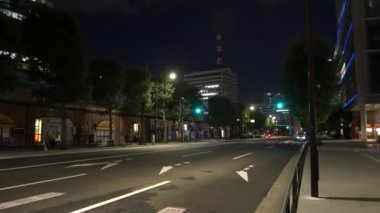 Japonya 'da Otemachi, Tokyo, gece manzaralı. 