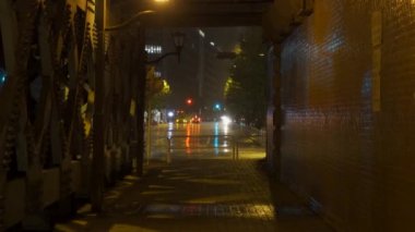Japonya 'da Otemachi, Tokyo, gece manzaralı. 