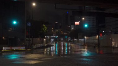 Japonya 'da Otemachi, Tokyo, gece manzaralı. 