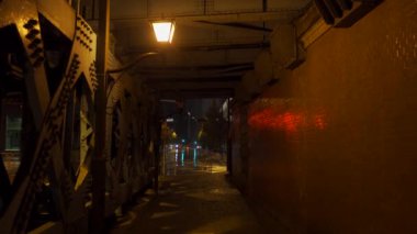 Japonya 'da Otemachi, Tokyo, gece manzaralı. 