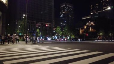 Japonya 'da Otemachi, Tokyo, gece manzaralı. 