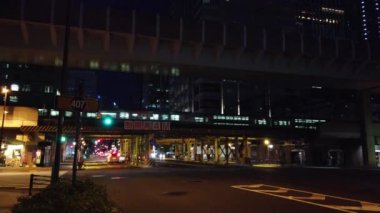 Japonya 'da Otemachi, Tokyo, gece manzaralı. 