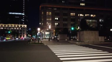 Japonya 'da Otemachi, Tokyo, gece manzaralı. 