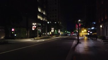 Japonya 'da Otemachi, Tokyo, gece manzaralı. 