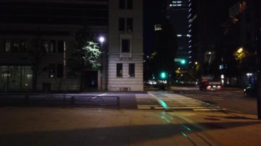 Japonya 'da Otemachi, Tokyo, gece manzaralı. 