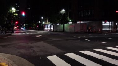 Japonya 'da Otemachi, Tokyo, gece manzaralı. 