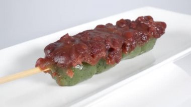 Japon yomogidango anko, kısa video klibi