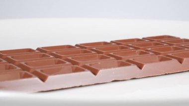 Sütlü çikolata, kısa video klibi