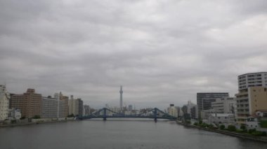 Tokyo 'nun Sumida Nehri manzarası