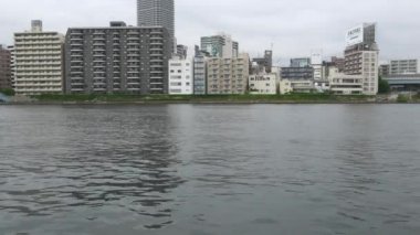 Tokyo 'nun Sumida Nehri manzarası