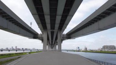 Tokyo Arakawa nehir yatağı, video klibi