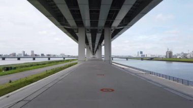 Tokyo Arakawa nehir yatağı, video klibi