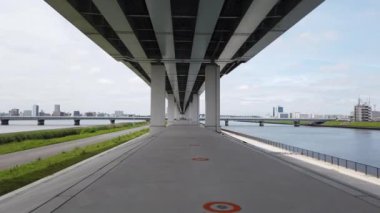 Tokyo Arakawa nehir yatağı, video klibi