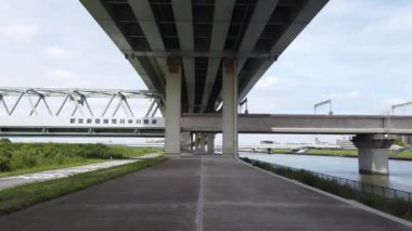 Tokyo Arakawa nehir yatağı, video klibi