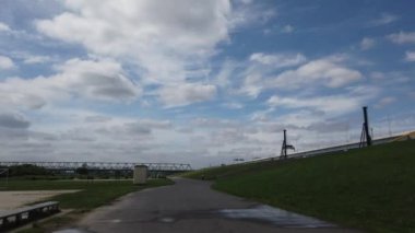 Tokyo Arakawa nehir yatağı, video klibi