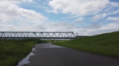 Tokyo Arakawa nehir yatağı, video klibi