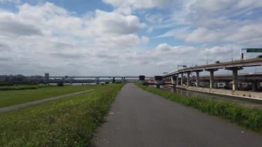 Tokyo Arakawa nehir yatağı, video klibi