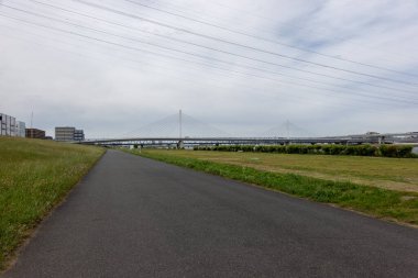 Tokyo Arakawa nehir yatağı manzarası