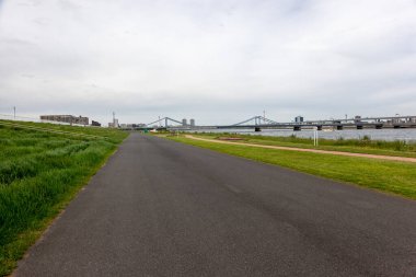 Tokyo Arakawa nehir yatağı manzarası