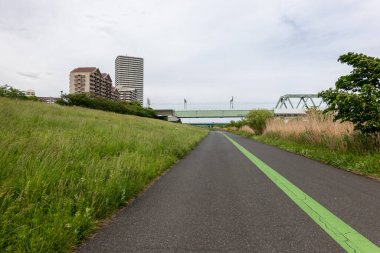 Tokyo Arakawa nehir yatağı manzarası
