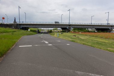 Tokyo Arakawa nehir yatağı manzarası