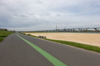 Tokyo Arakawa nehir yatağı manzarası