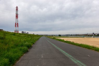 Tokyo Arakawa nehir yatağı manzarası