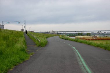 Tokyo Arakawa nehir yatağı manzarası