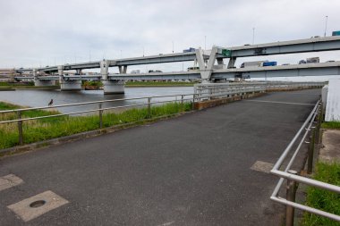 Tokyo Arakawa nehir yatağı manzarası