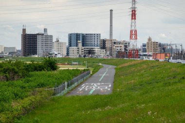 Tokyo Arakawa nehir yatağı manzarası