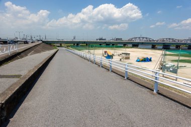 Tokyo Arakawa nehir yatağı manzarası