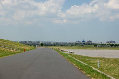 Tokyo Arakawa nehir yatağı manzarası