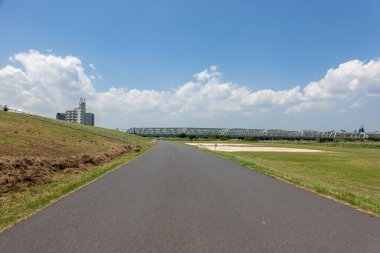 Tokyo Arakawa nehir yatağı manzarası