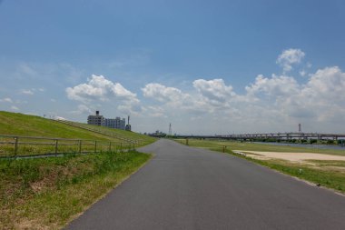 Tokyo Arakawa nehir yatağı manzarası