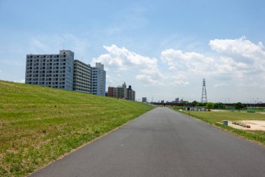 Tokyo Arakawa nehir yatağı manzarası